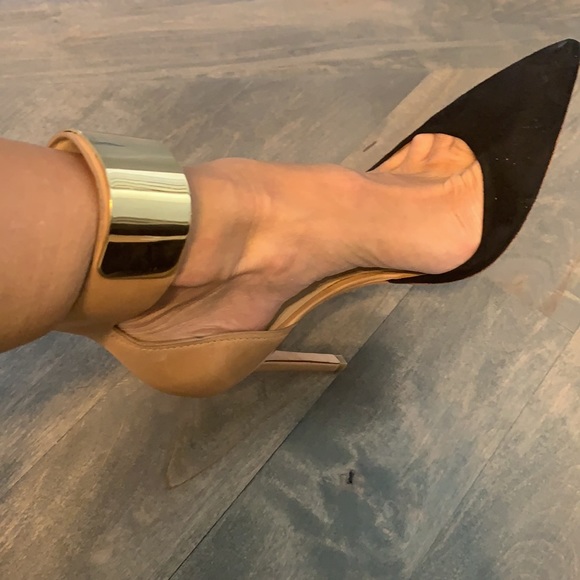 Black suade and tan leather Marciano pumps - Picture 5 of 5